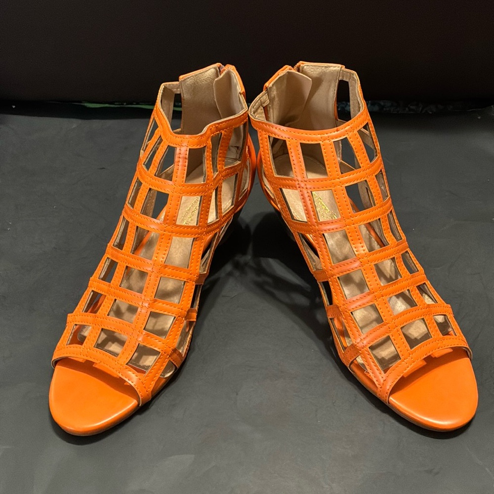 Henry Ferreira - Lattice Ladies Shoes with 2” heel (NIB) - Picture 2 of 11